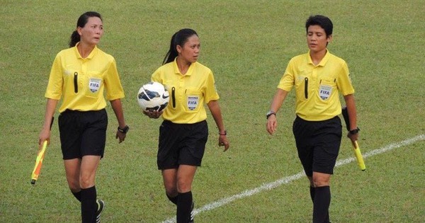Malaysia lần đầu tiên sử dụng trọng tài nữ ở giải hàng đầu bóng đá nam